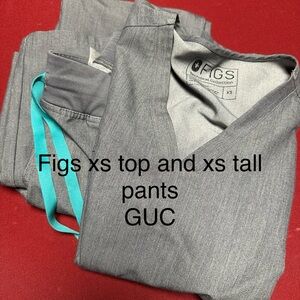 Figs Charcoal women’s scrub set